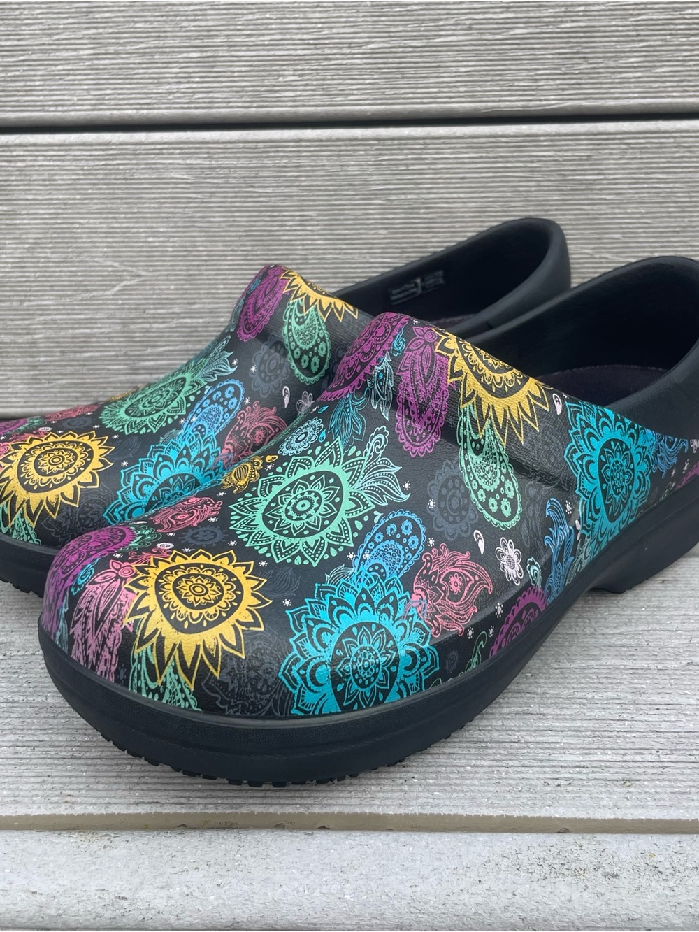 Share Crocs Neria Pro II Graphic Clogs Black Mandala Paisley Slip Resistant wome